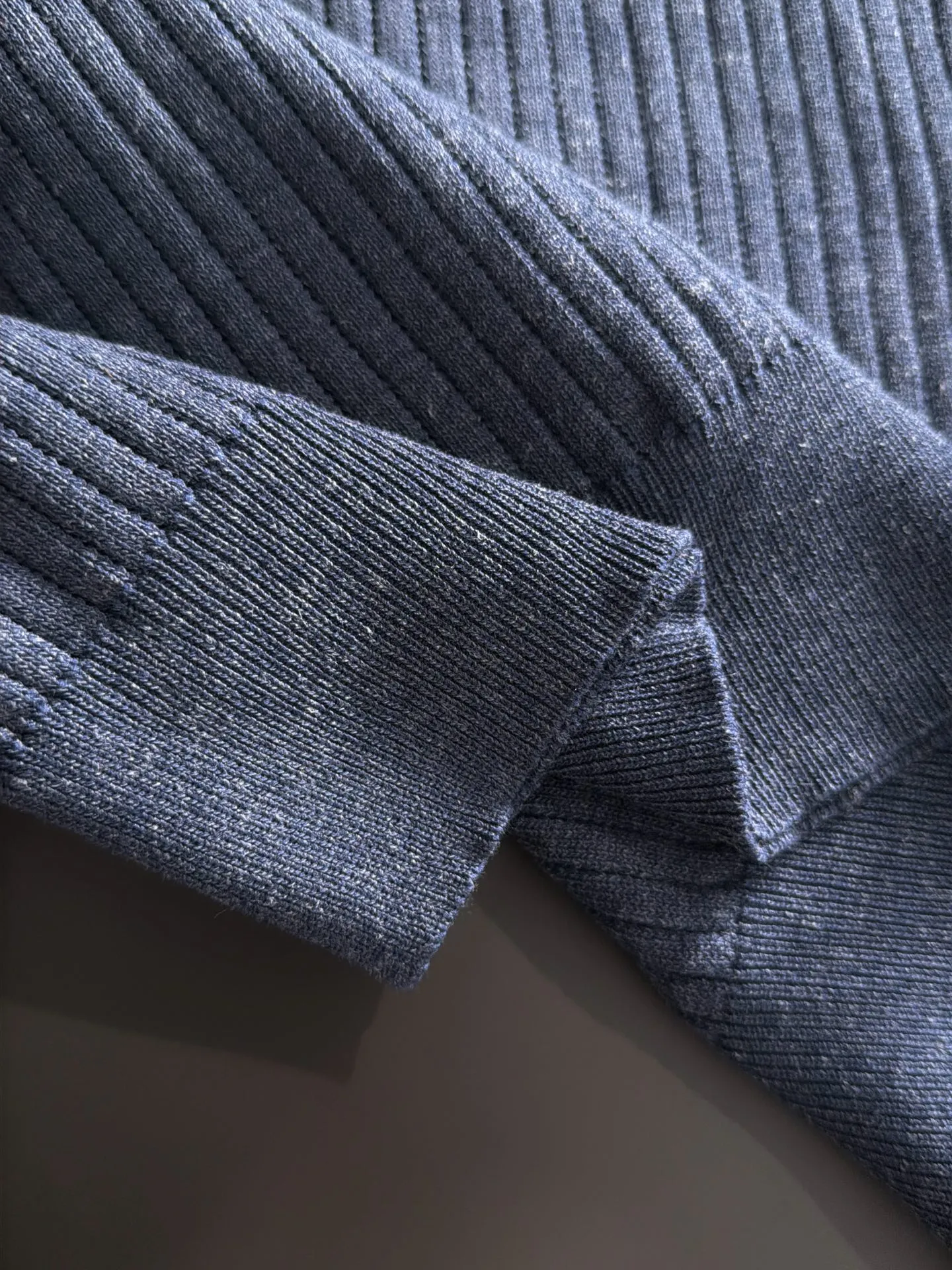 Next day shipment LP high quality Loro Piana 26ss New Arrival men's short-sleeved T-shirt Made of combed cotton yarn knitted cotton fabric, no pressure when entering and exiting the counter Exclusive control of raw materials It feels substantial when weighed, and the upper body is more textured than ordinary T-shirts. This texture can cope with the weather easily and is suitable for both hot and cold! Loose fit design, looks noble. The only correct version is available Size: M to XXXL